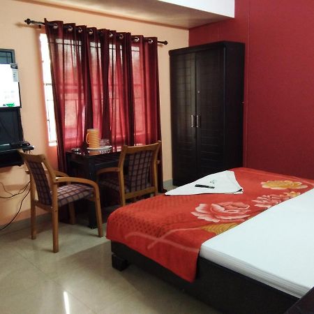 A.R.Residency Hotell Kunnamangalam Exteriör bild