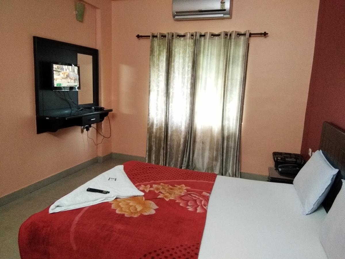 A.R.Residency Hotell Kunnamangalam Exteriör bild