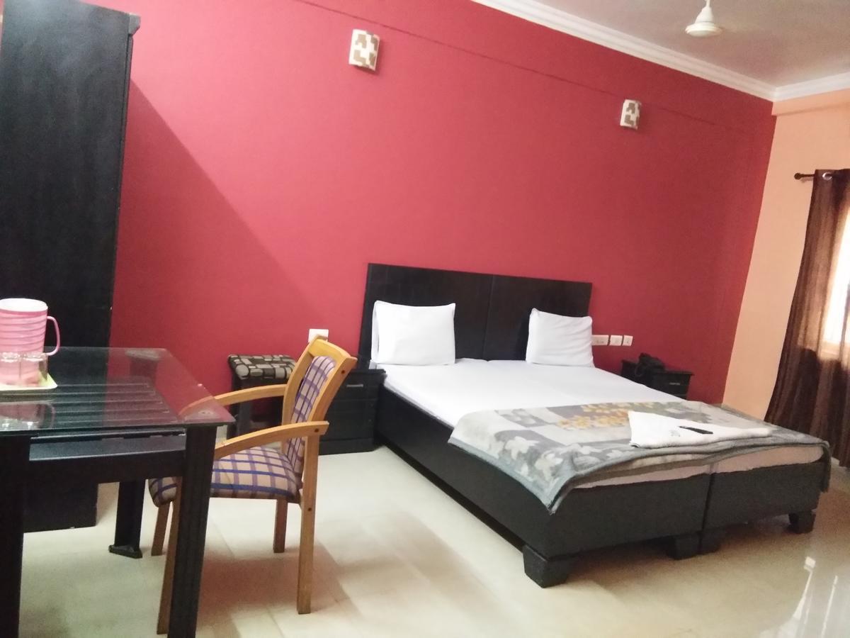 A.R.Residency Hotell Kunnamangalam Exteriör bild