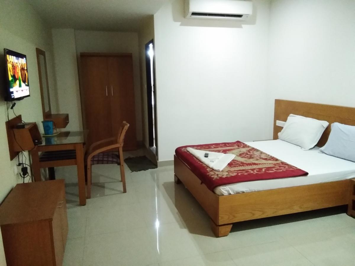A.R.Residency Hotell Kunnamangalam Exteriör bild
